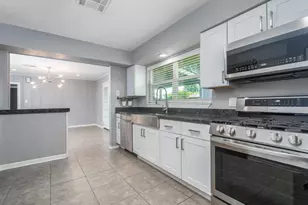 4915 Hialeah Dr, Houston, TX 77092 - Photo 10