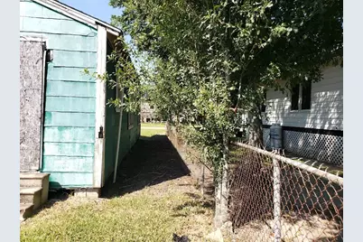 803 Chester Street, West Orange, TX 77630 - Photo 4
