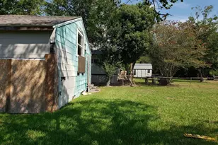 803 Chester St, West Orange, TX 77630 - Photo 6