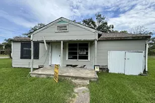 803 Chester St, West Orange, TX 77630 - Photo 1