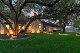 8638 Classic Oaks Ln, San Antonio, TX 78255 - Photo 2