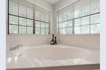 8638 Classic Oaks Ln, San Antonio, TX 78255 - Photo 26
