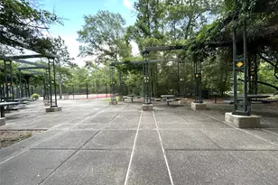 27 N Duskwood Pl, The Woodlands, TX 77381 - Photo 34