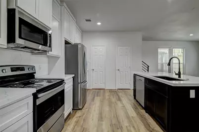 7042 Plum Creek Terrace Lane, Houston, TX 77087 - Photo 18