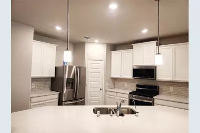 10714 Cliffs View Dr Drive, Rosharon, TX 77583 - Photo 4