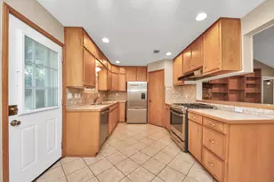 12122 Dorrance Ln, Meadows Place, TX 77477 - Photo 16