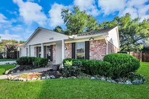 12122 Dorrance Ln, Meadows Place, TX 77477 - Photo 2