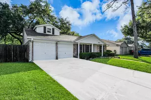 12122 Dorrance Ln, Meadows Place, TX 77477 - Photo 4