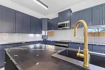 5110 Longmeadow Street #A and B, Houston, TX 77033 - Photo 4