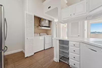 2111 S Welch Street #A318, Houston, TX 77019 - Photo 8