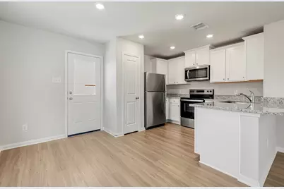 8117 Sunberry Shadow Drive, Houston, TX 77016 - Photo 2