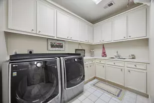 4606 Birch St, Bellaire, TX 77401 - Photo 40