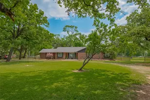 8 Riverwood Ln, Hempstead, TX 77445 - Photo 2