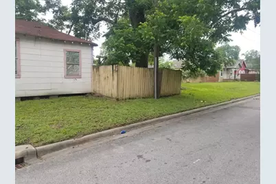 1407 Amundsen Street, Houston, TX 77009 - Photo 1