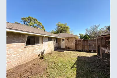 6406 Tall Willow Drive, Houston, TX 77088 - Photo 16