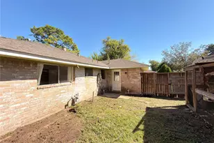 6406 Tall Willow Dr, Houston, TX 77088 - Photo 16