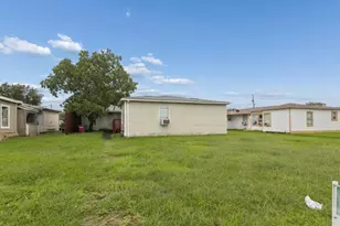1709 W 4th St, Freeport, TX 77541 - Photo 14