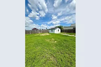 1402 Avenue K, San Leon, TX 77539 - Photo 12