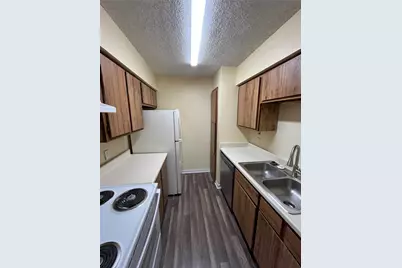 3919 Fairmont Parkway #200, Pasadena, TX 77504 - Photo 4