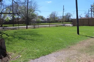 4235 Elmwood St, Houston, TX 77051 - Photo 6