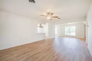 802 Wright St, El Campo, TX 77437 - Photo 6