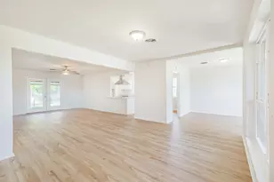 802 Wright St, El Campo, TX 77437 - Photo 16