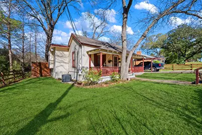 908 Sam Houston Avenue, Huntsville, TX 77320 - Photo 2