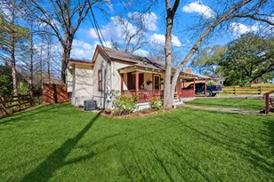 908 Sam Houston Ave, Huntsville, TX 77320 - Photo 2