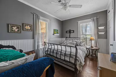 908 Sam Houston Avenue, Huntsville, TX 77320 - Photo 8