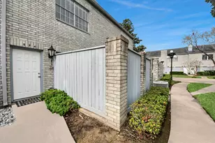 554 Wilcrest Dr, Houston, TX 77042 - Photo 2