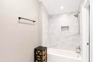 211 Big Hollow Ln, Houston, TX 77042 - Photo 32