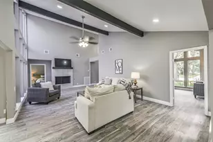 211 Big Hollow Ln, Houston, TX 77042 - Photo 8