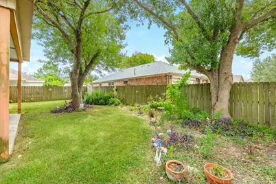 201 N Golden Oak Drive, Texas City, TX 77591 - Photo 32