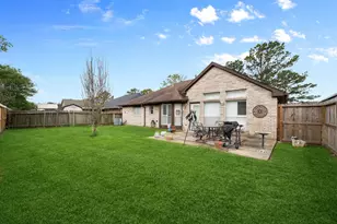 1122 Glenmeadows Dr, La Porte, TX 77571 - Photo 4