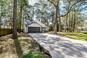 21 Edgewood Forest Ct, The Woodlands, TX 77381 - Photo 2