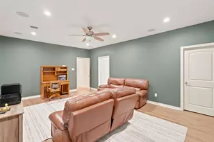 156 April Waters Dr W, Conroe, TX 77356 - Photo 28