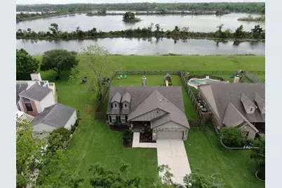 233 Twin Lakes Boulevard, West Columbia, TX 77486 - Photo 4