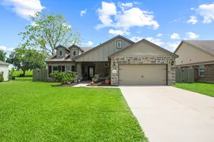 233 Twin Lakes Blvd, West Columbia, TX 77486 - Photo 1