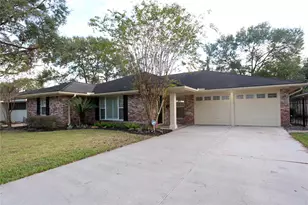 4839 McDermed Dr, Houston, TX 77035 - Photo 2