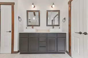 2601 Bevis St, Houston, TX 77008 - Photo 18