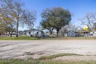500 N Banks St, Caldwell, TX 77836 - Photo 22