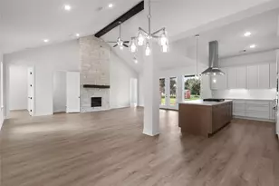 1720 Flintlock Ct, Angleton, TX 77515 - Photo 4