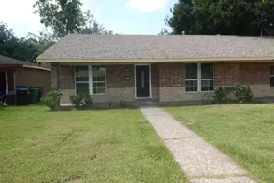 5854 Heron Dr, Houston, TX 77033 - Photo 1