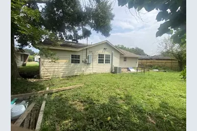 5854 Heron Drive, Houston, TX 77033 - Photo 12