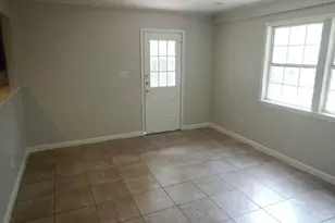 5854 Heron Dr, Houston, TX 77033 - Photo 10