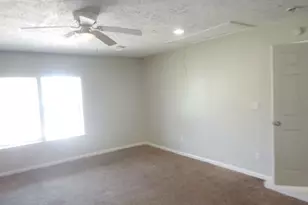 5854 Heron Dr, Houston, TX 77033 - Photo 6