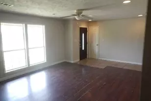 5854 Heron Dr, Houston, TX 77033 - Photo 2