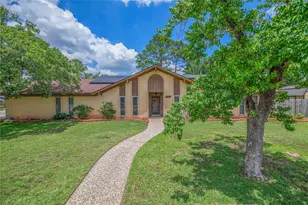 2401 Briar Oaks Dr, Bryan, TX 77802 - Photo 2