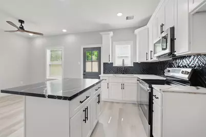 4719 Mallow Street, Houston, TX 77033 - Photo 8