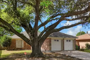 2205 Buchanan Dr, Baytown, TX 77520 - Photo 2